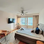 Cozy Studio, Free Parking, Near Center, Wifi, Smart Tv * פורי